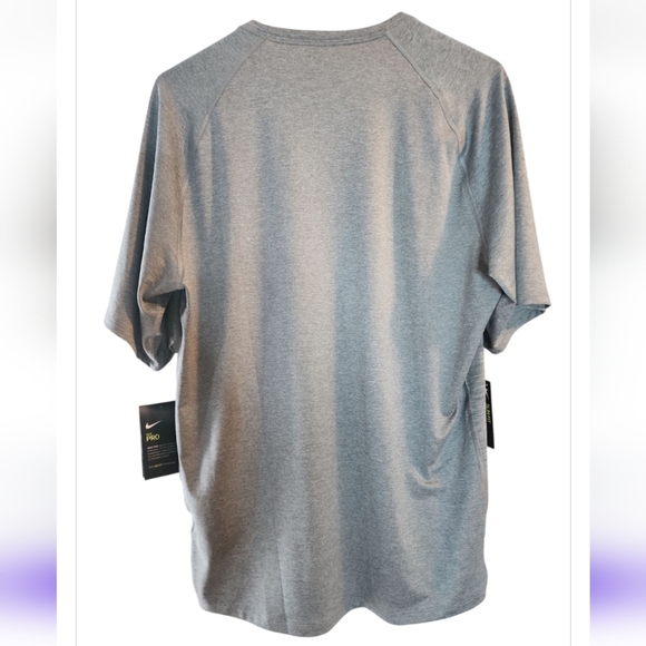 NWT Nike Men's Pro Short-Sleeve Training Top Slim Fit Size Large in Smoke Grey - Picture 3 of 8
